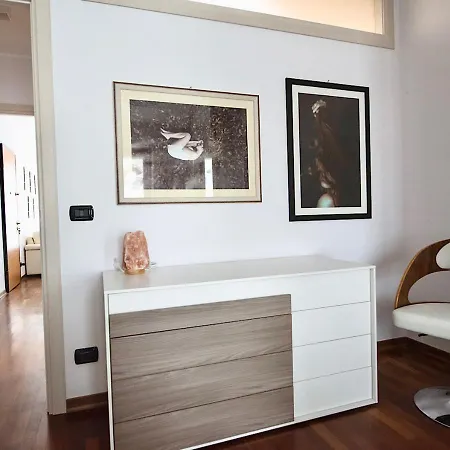 Apartment Bilocale In Zona San Paolo Con Box Auto